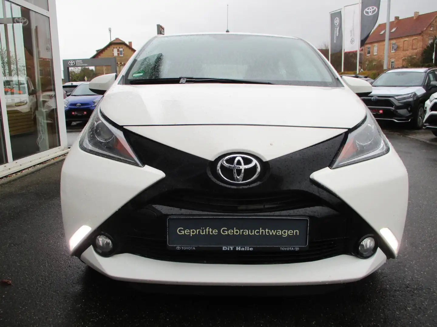 Toyota Aygo 1.0 x-play touch AZV Klima Isofix Kamera Weiß - 2