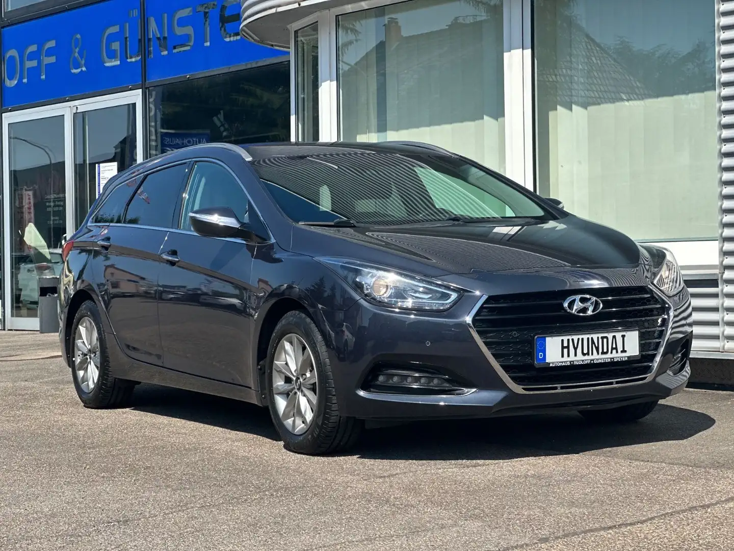 Hyundai i40 1.7 CRDi NAVI/CAM/PDC V/H/SHZ/LHZ/GARANTIE/ Grau - 2