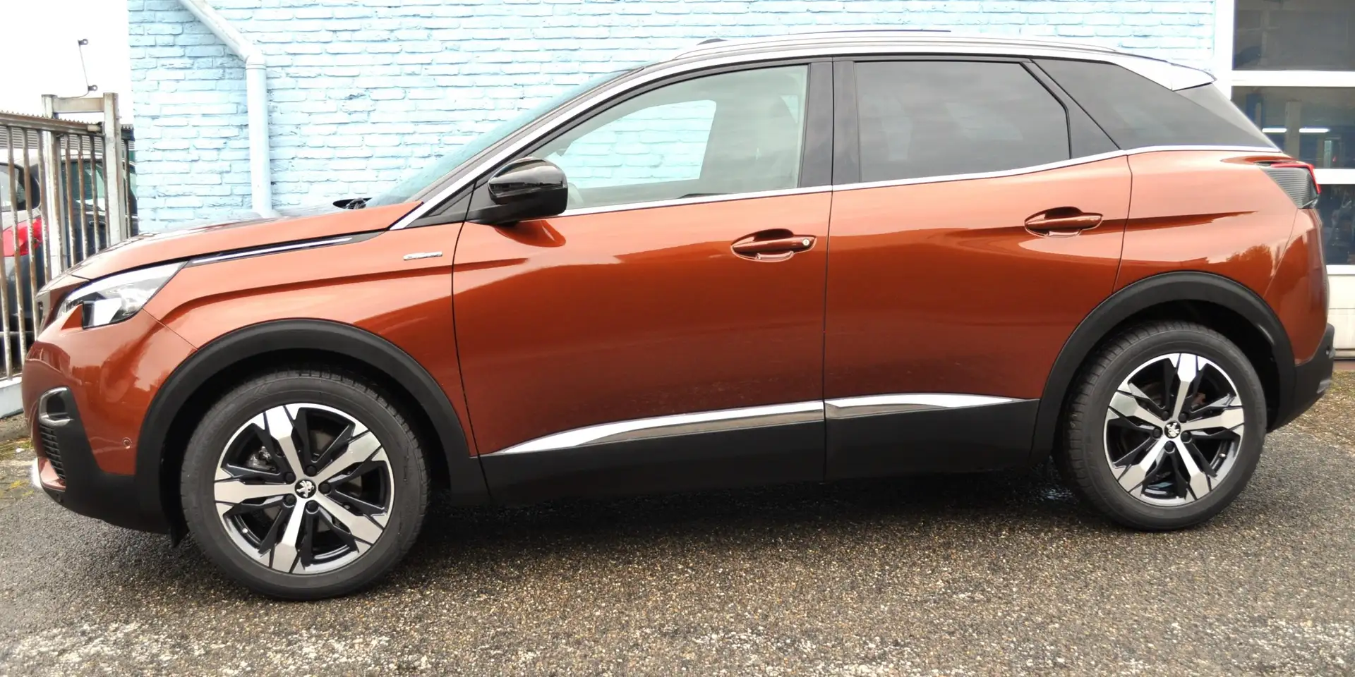 Peugeot 3008 1.2 GT Line Aut Pano leer keyless elektr klep Marrón - 2
