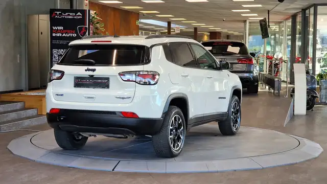 Jeep Compass view 6