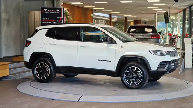 Jeep Compass view 13