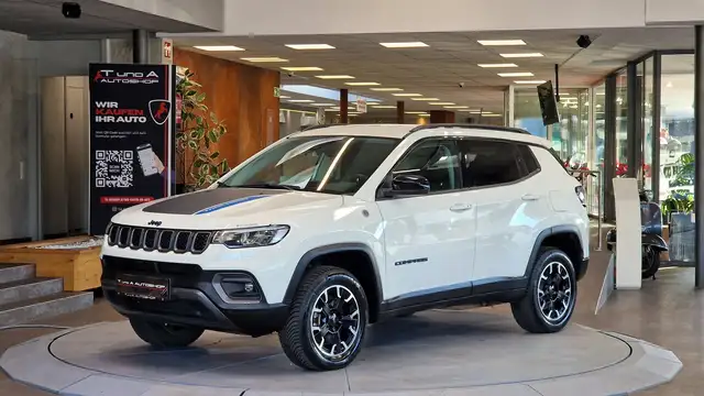 Jeep Compass view 3
