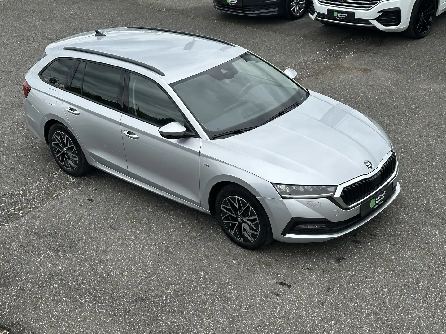 Skoda Octavia Combi Ambition 2.0 TDI LED KAMERA SHZ Argent - 1