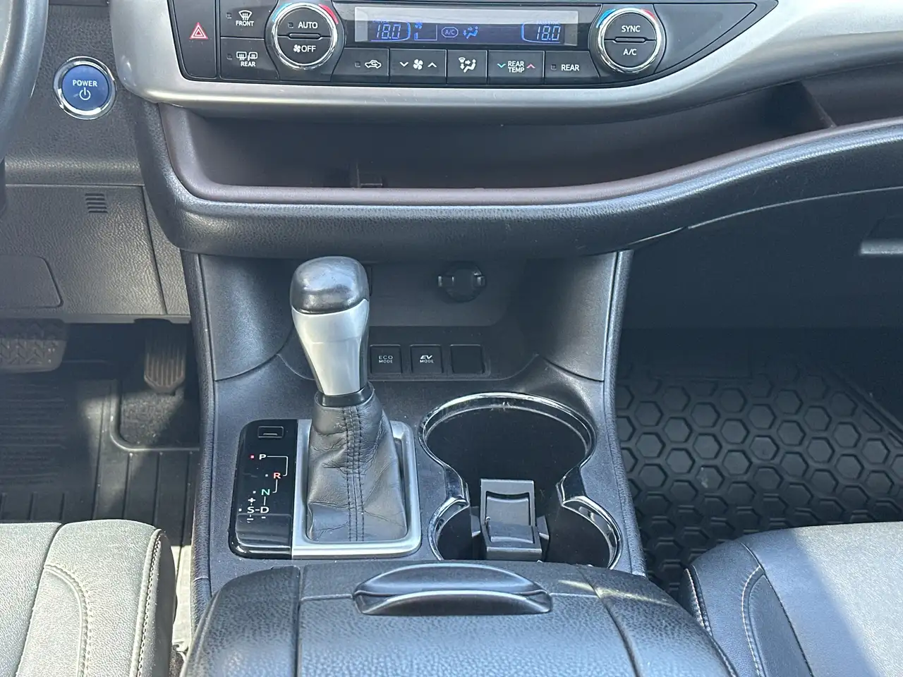 Toyota Highlander снимка Toyota Highlander