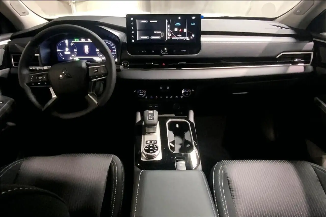 Mitsubishi Outlander снимка Mitsubishi Outlander