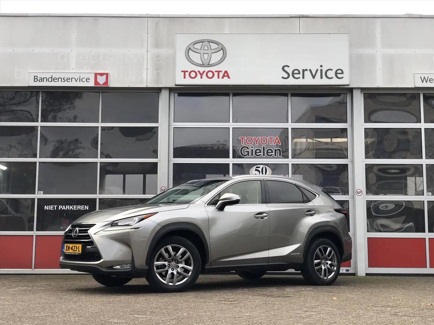 Lexus NX 300h AWD Luxury Line | Trekhaak, Navigatie, Leer, Stoel Gris - 2