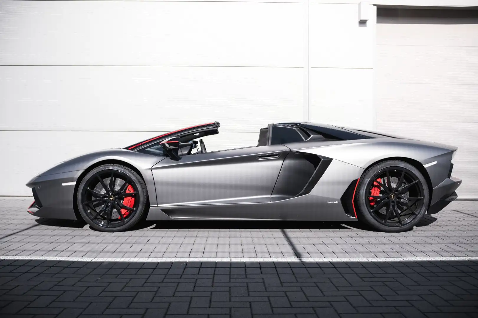 Lamborghini Aventador LP 700-4 Roadster Pirelli Edition 1of100-Lift Grau - 1