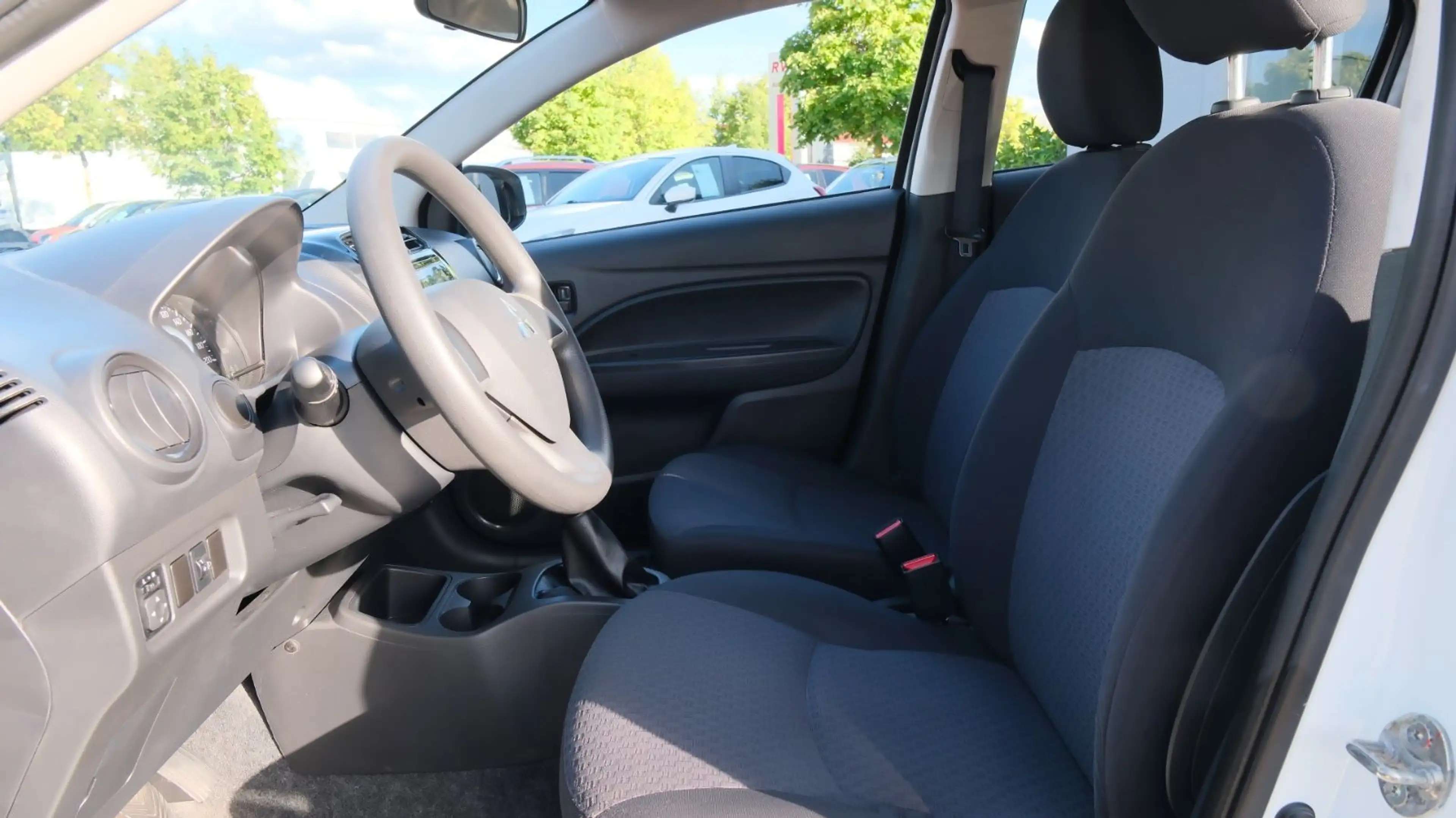Mitsubishi Space Star Radio Bluetooth USB Winterreifen TÜV — photo 10