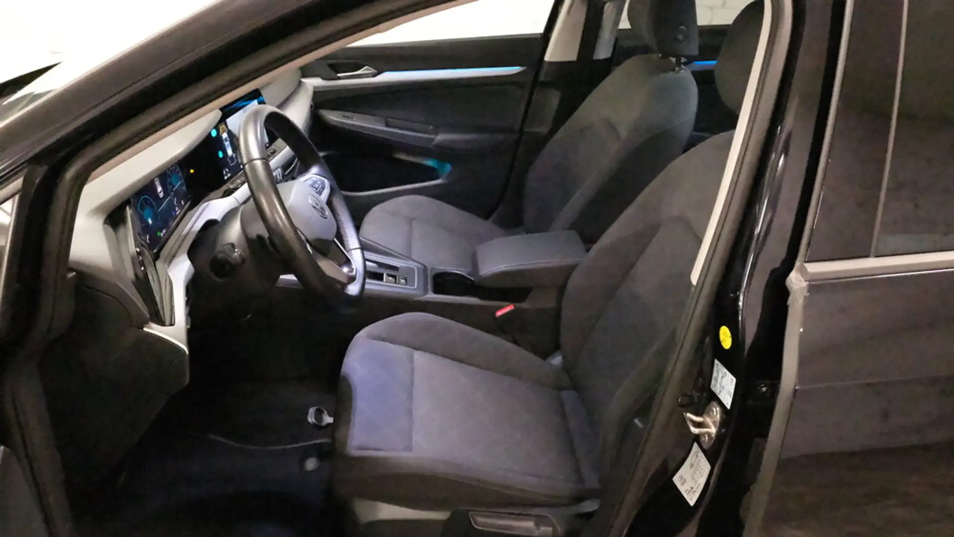 Volkswagen Golf Life Schwarz - 2