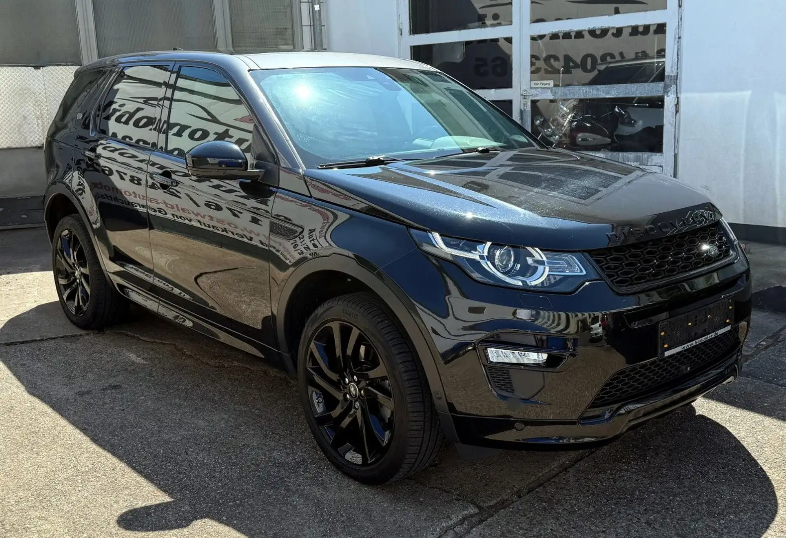 Land Rover Discovery Sport 2.0 TD4 HSE Luxury Leder 360° Ka crna - 2