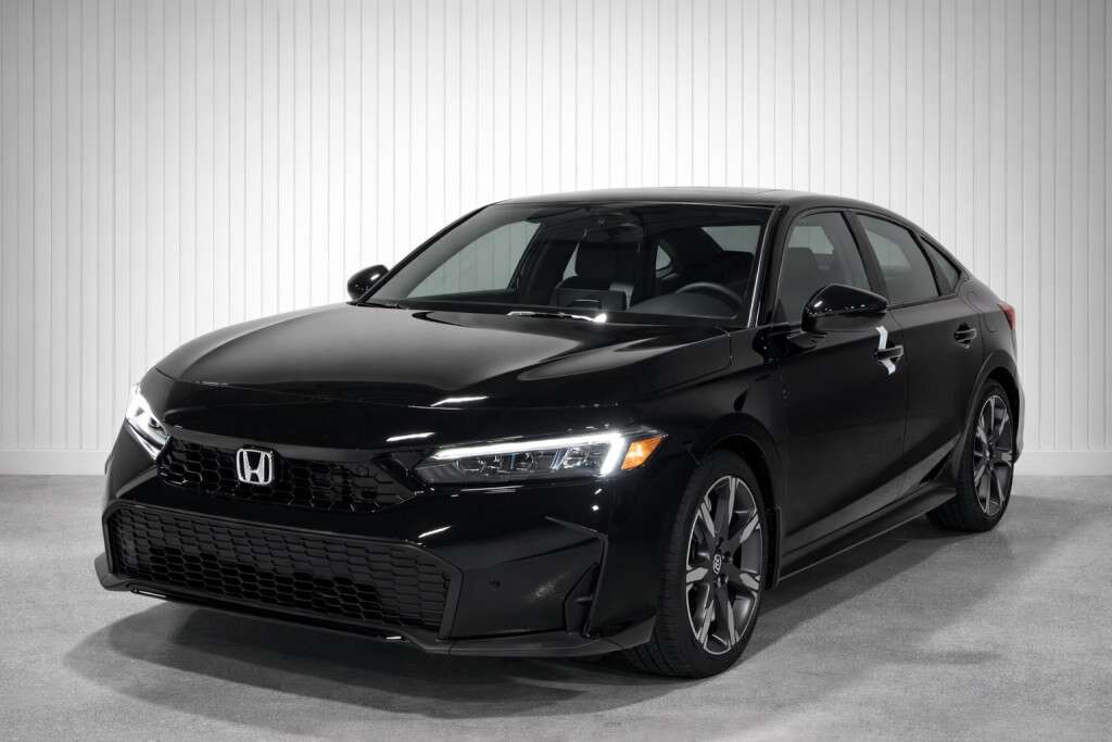 2025 Honda Civic Sport Touring | LOW KMS | CLEAN CARFAX — снимка 1