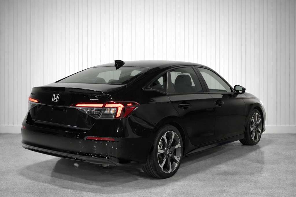 2025 Honda Civic Sport Touring | LOW KMS | CLEAN CARFAX — снимка 1