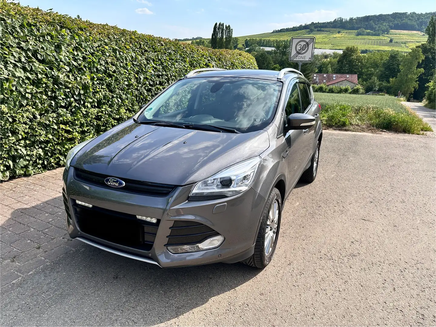 Ford Kuga Titanium Grau - 1
