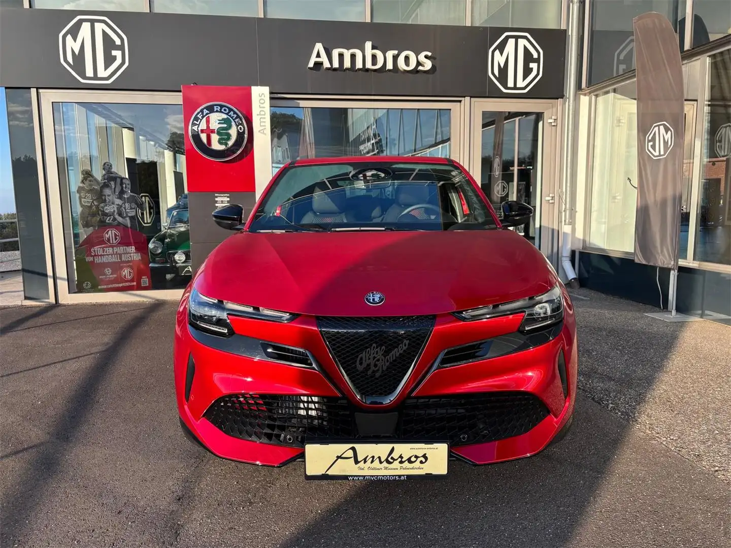 Alfa Romeo Junior Ibrida Ti 1.2 145PS Hybrid eDCT6 Rot - 2