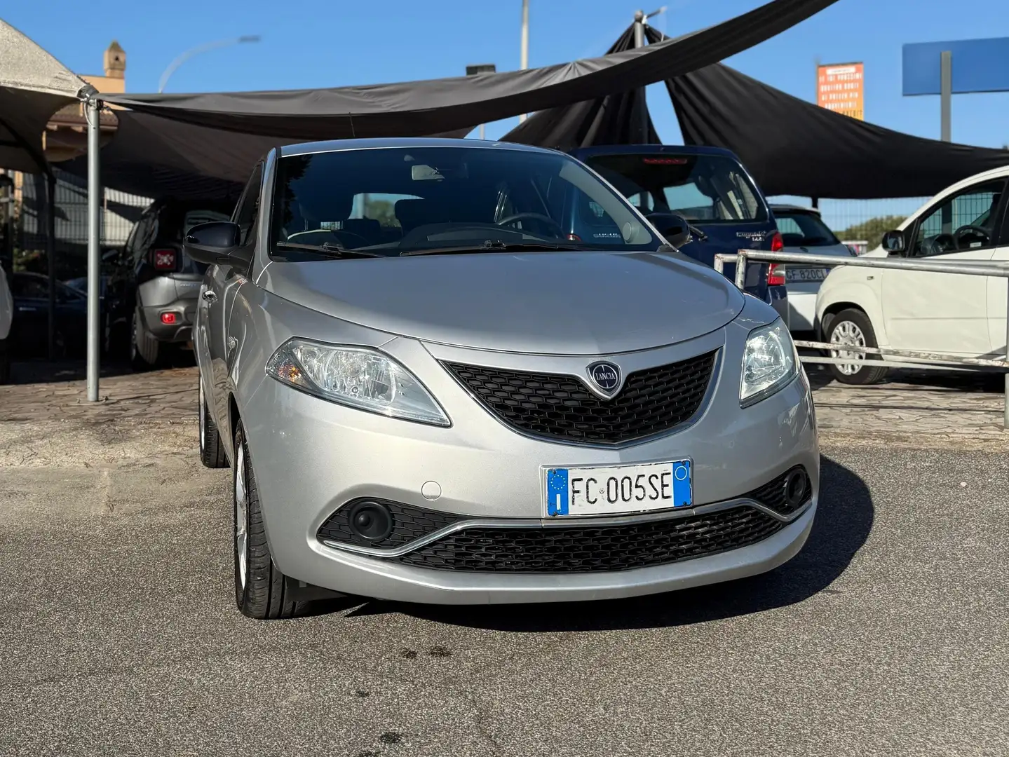 Lancia Ypsilon Ypsilon III 2016 1.3 mjt Gold Zilver - 1