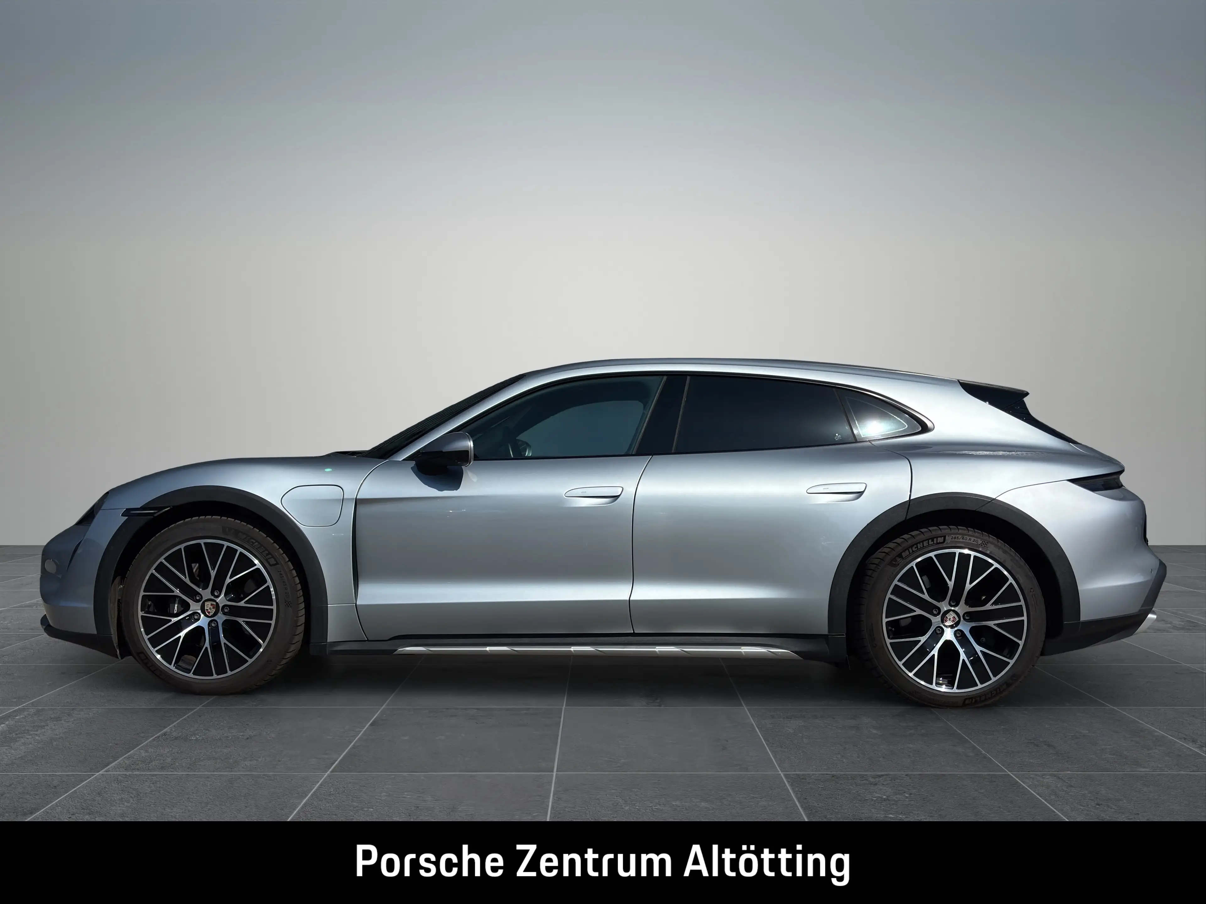 Porsche Taycan 4 Cross Turismo | LED-Matrix | InnoDrive — photo 3