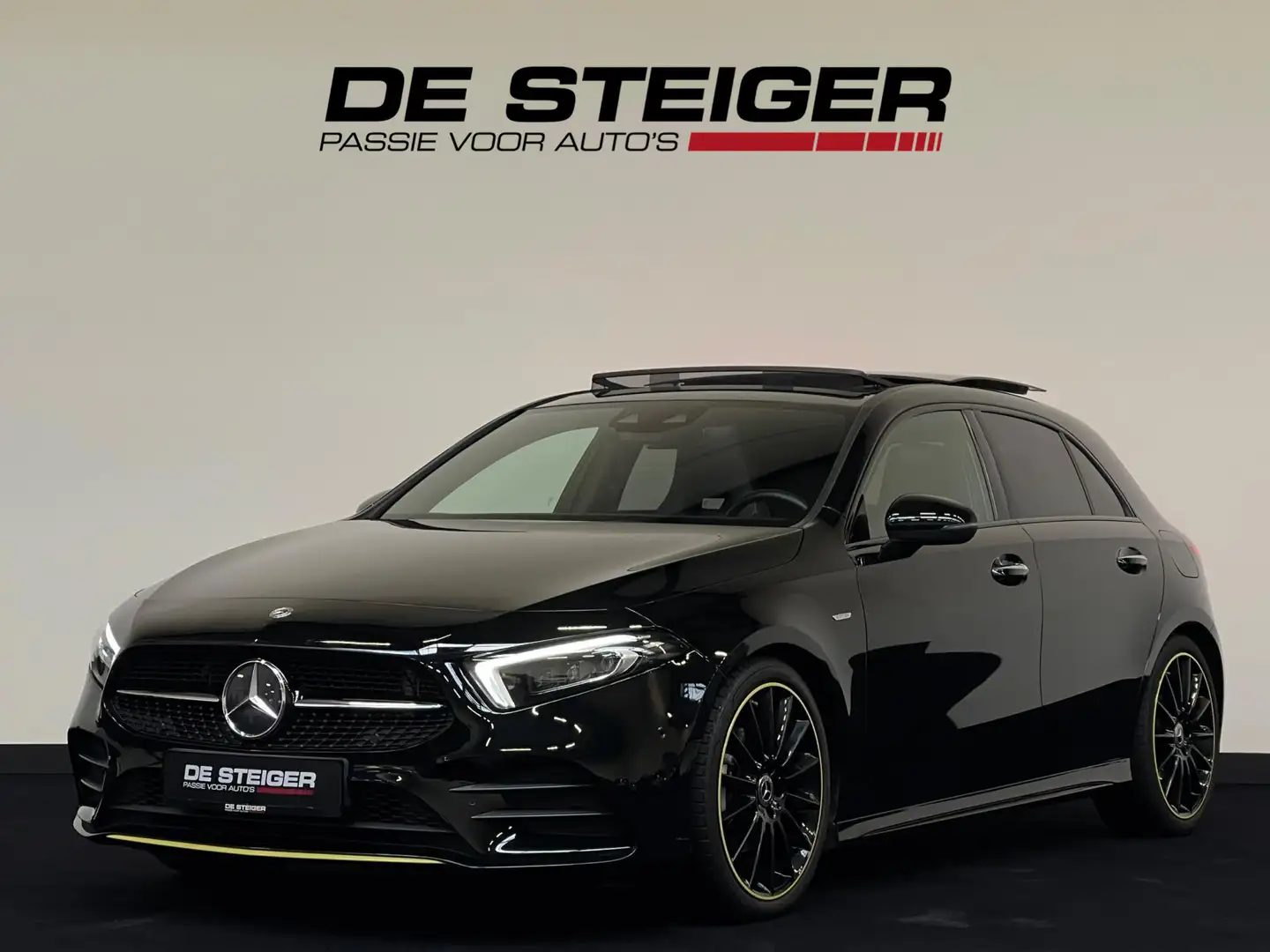 Mercedes-Benz A 200 AMG Blackpack Pano Multibeam Sfeer Negro - 1