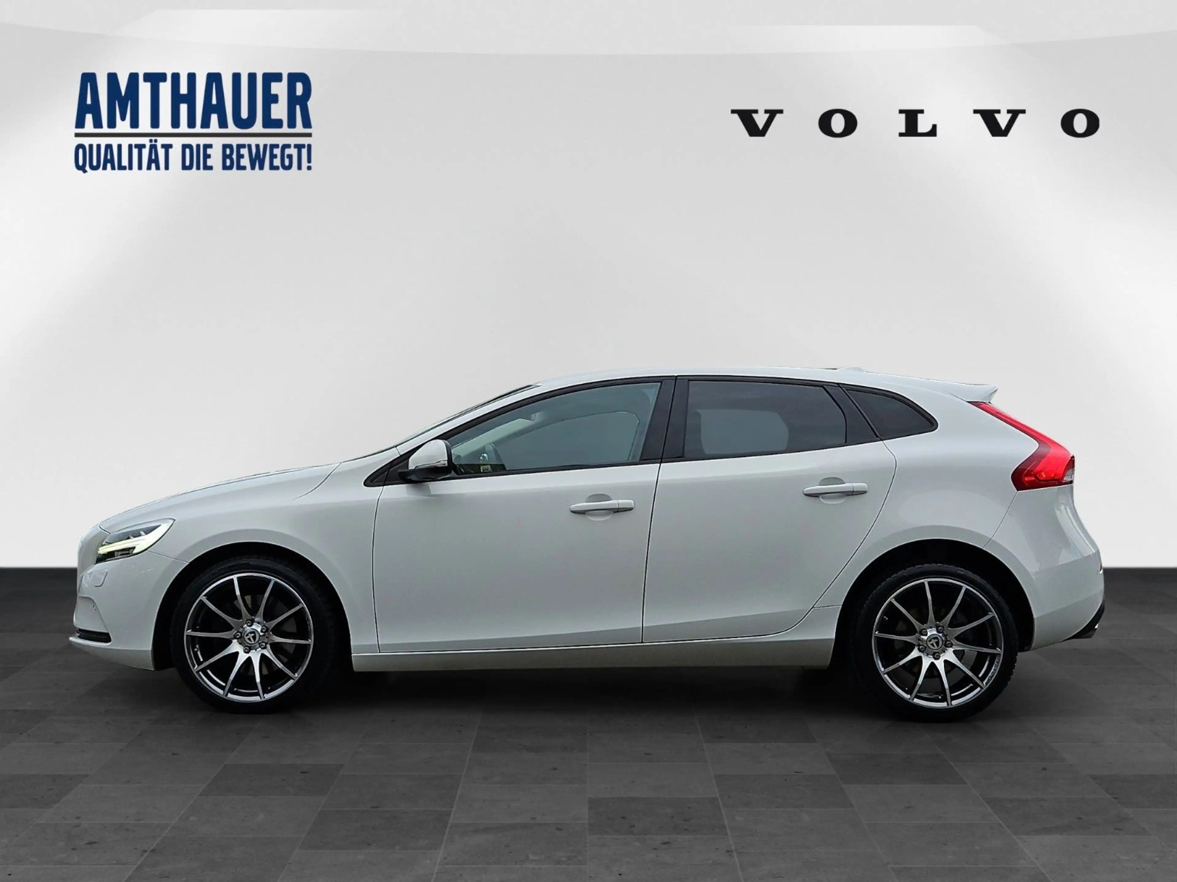 Volvo V40 D4 Momentum CAM/ WINTERPAKET/ LED — photo 3
