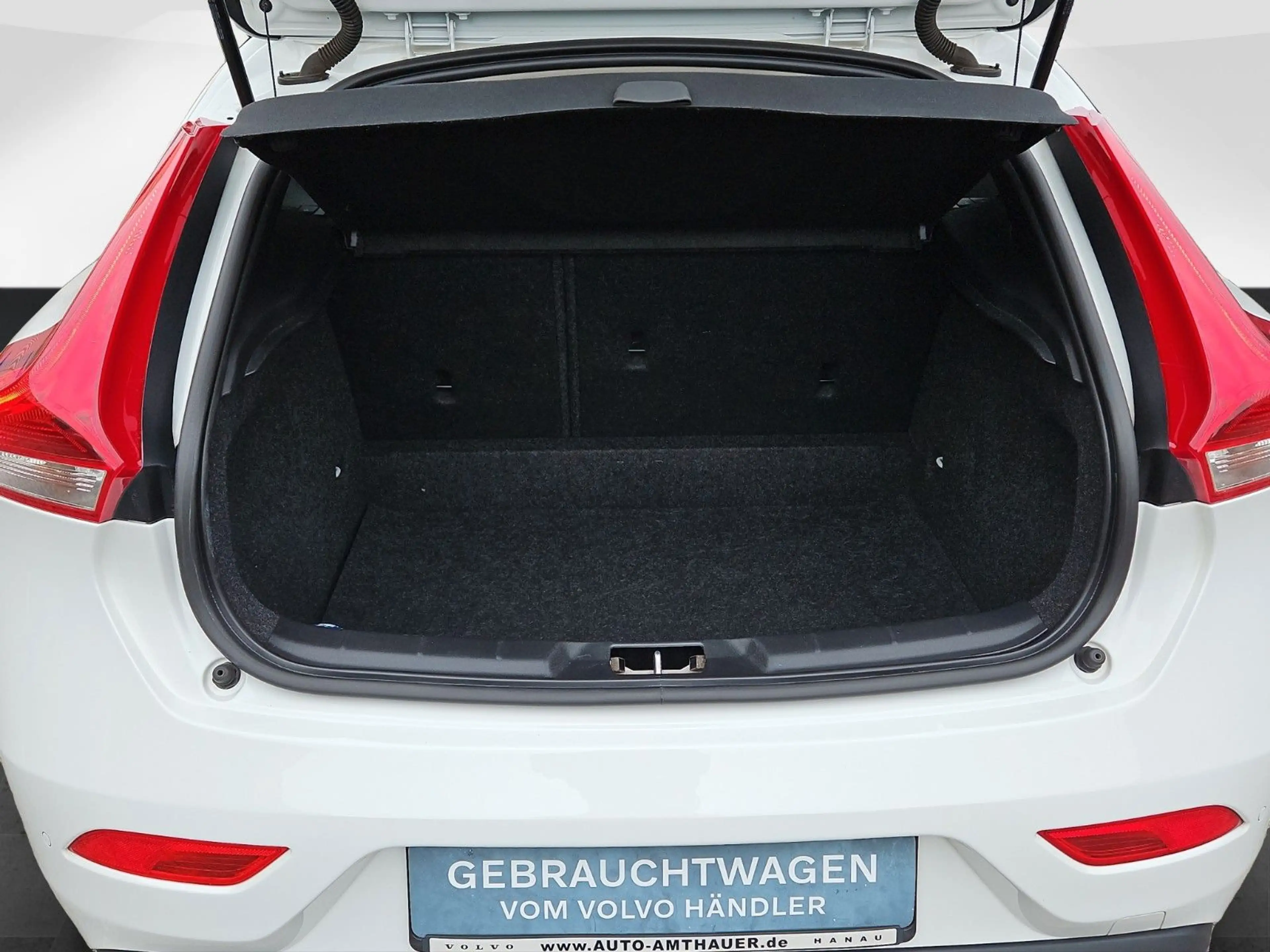 Volvo V40 D4 Momentum CAM/ WINTERPAKET/ LED — photo 8