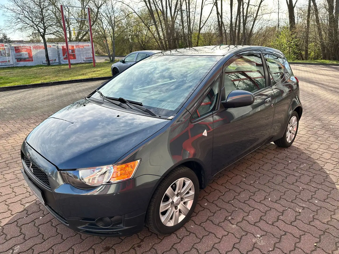 Mitsubishi Colt 1.3 Invite Klima SHZ TÜV neu Grijs - 1