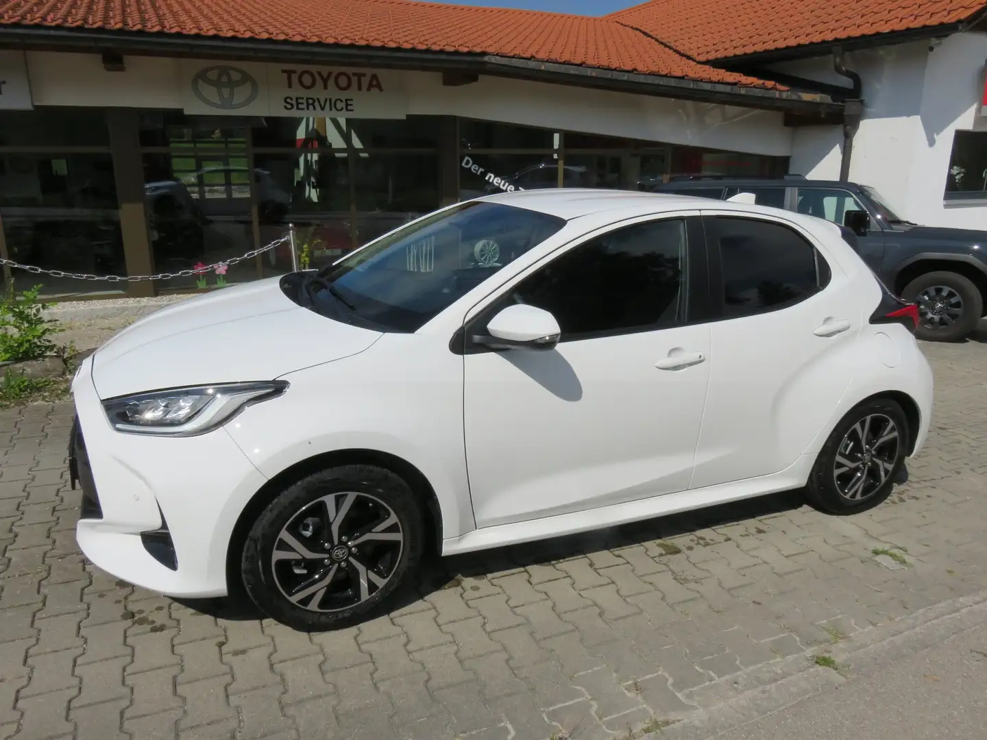Toyota Yaris Hybrid Team Deutschland Blanc - 1