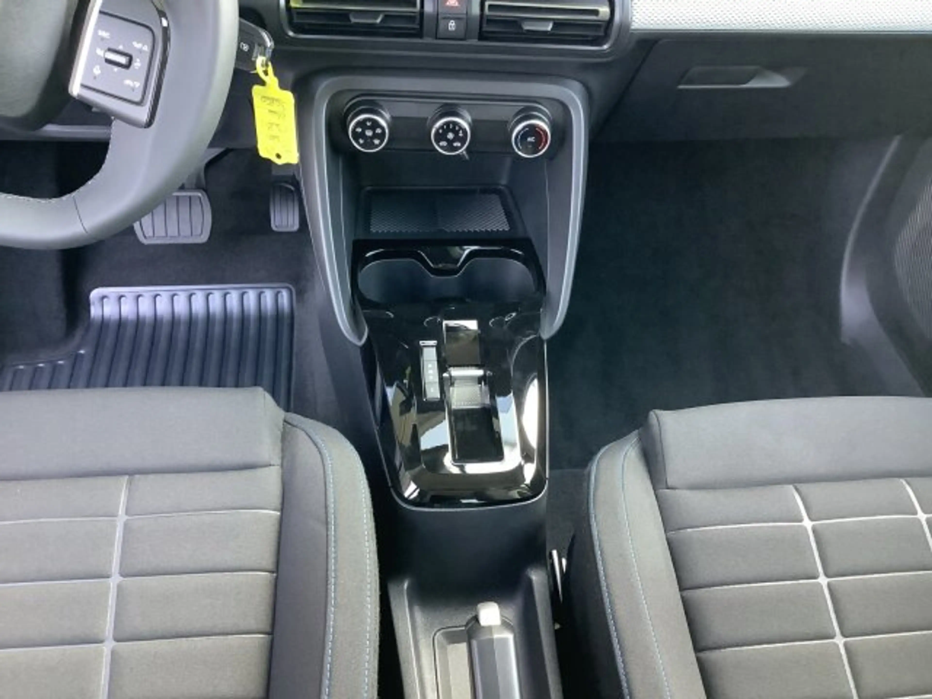 Citroen E-C3 ë-C3 Plus 113 Urban-Range +11-kW-OBC+Allwetter+ — photo 13