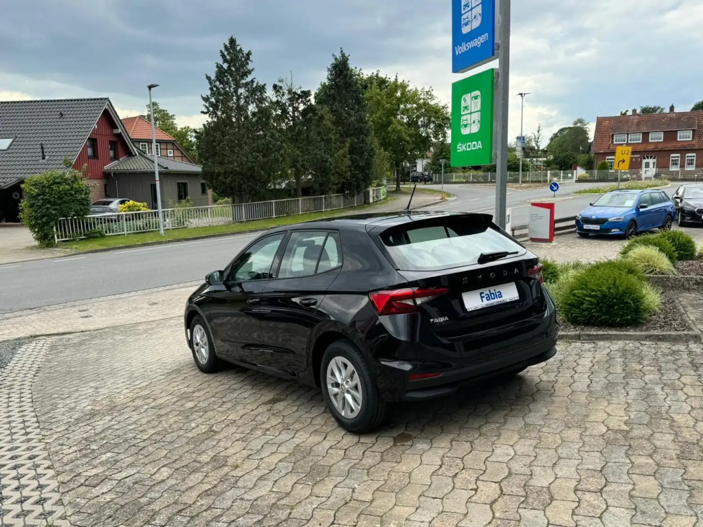 Skoda Fabia 1.0 TSI Selection Klima Einparkhilfe Sitzheizung Schwarz - 2