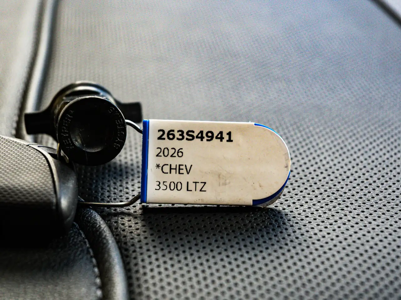 Chevrolet Silverado 3500 photo Chevrolet Silverado 3500