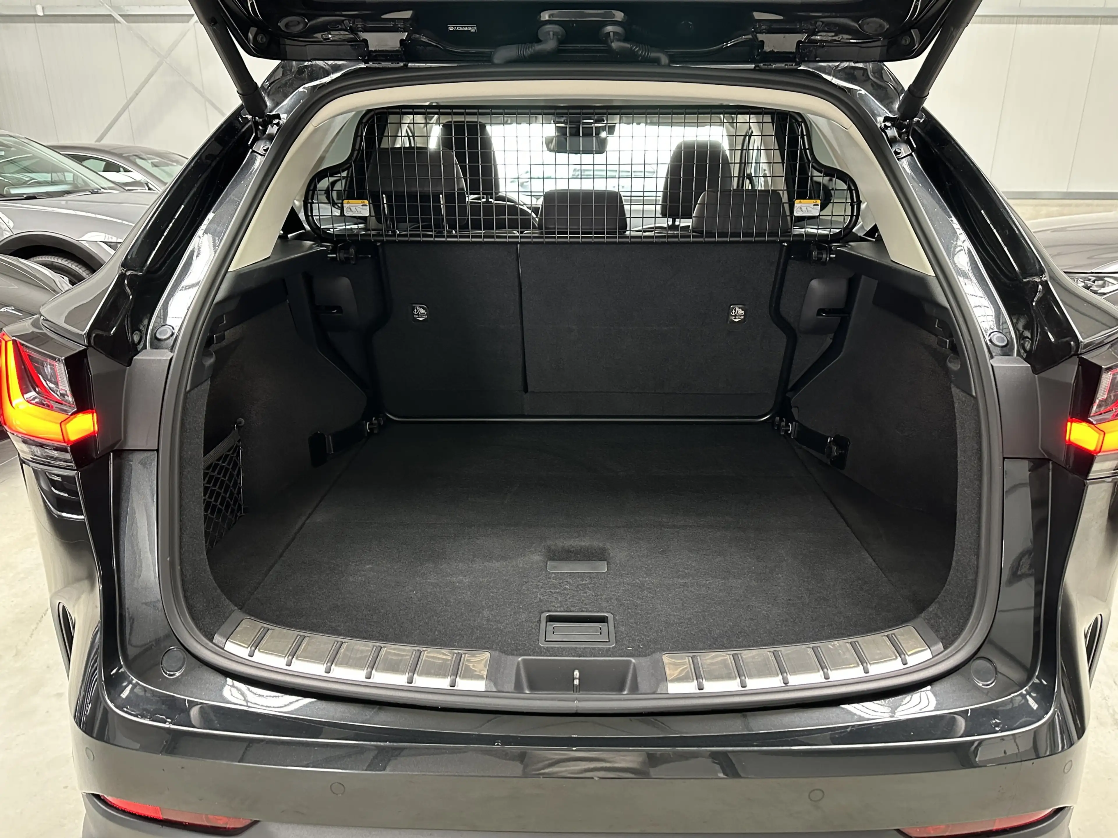Lexus 350h LED ACC Leder Navi DAB Kamera — photo 7