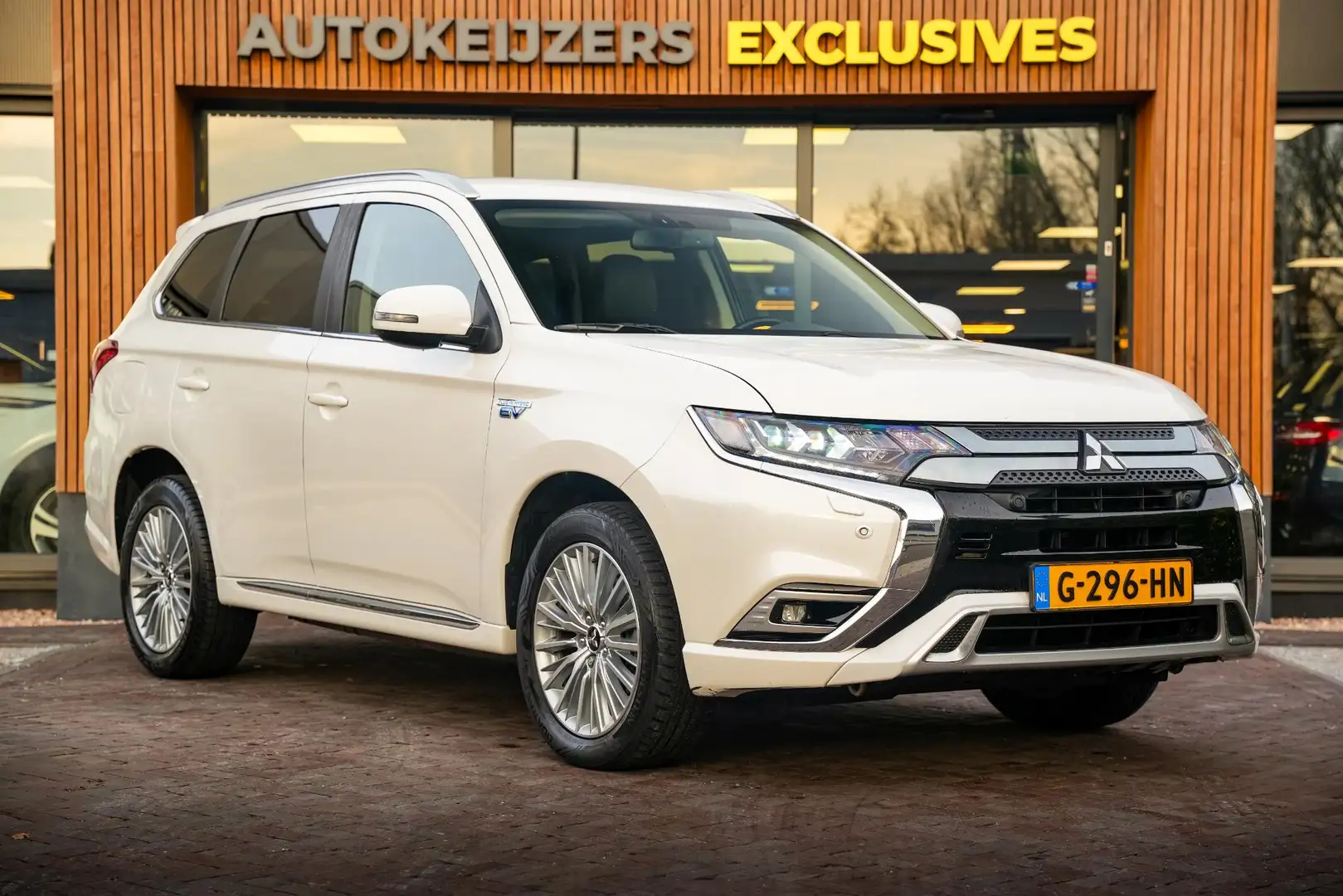 Mitsubishi Outlander 2.4 PHEV Intense Camera Leer Stoelverw. Wit - 1