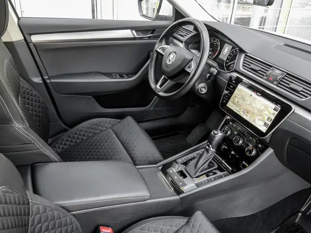 Skoda Superb view 3