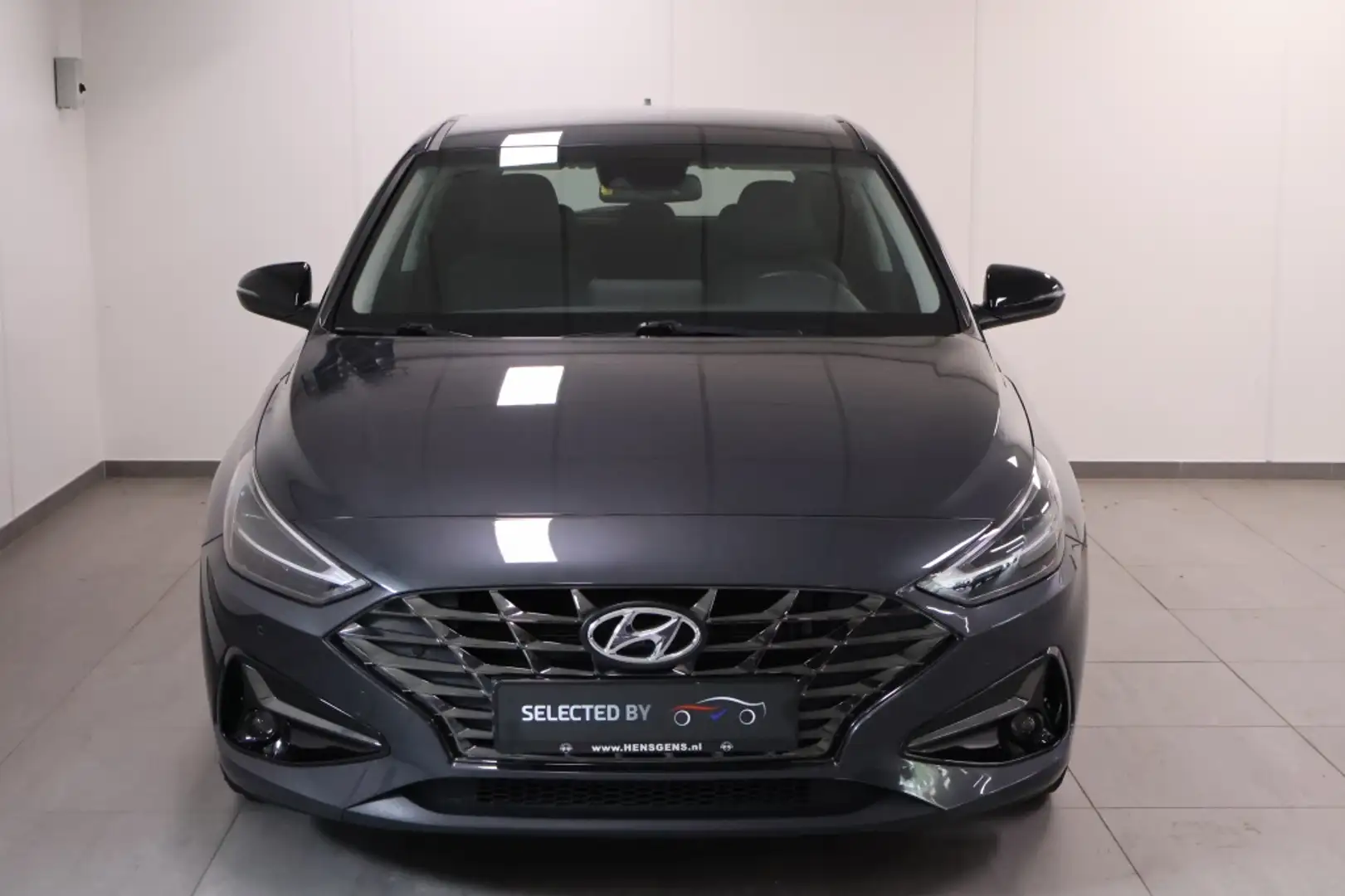 Hyundai i30 1.5 T-GDi MHEV Premium | Leder | Navi! Grijs - 2