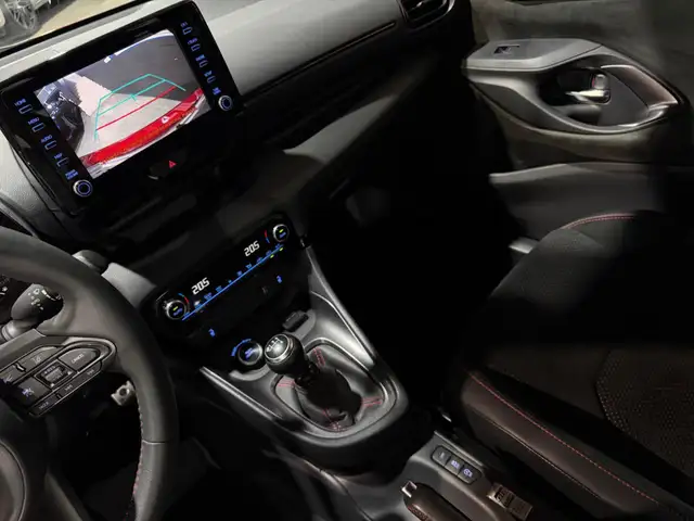 Toyota Yaris view 14