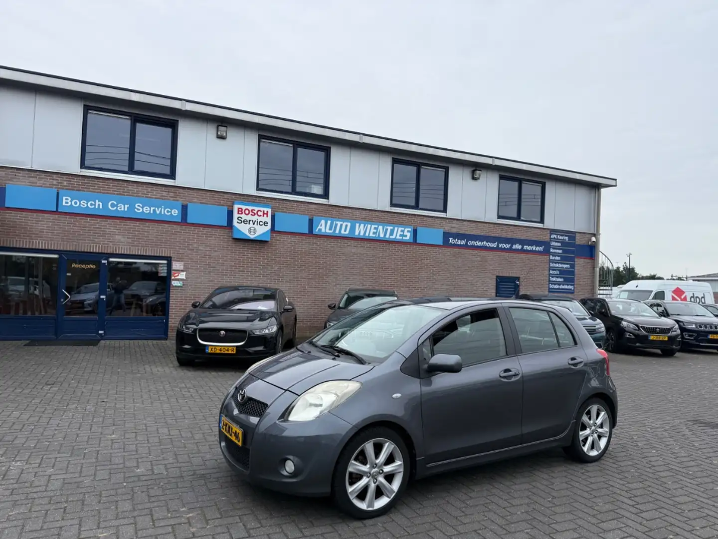 Toyota Yaris 1.8 VVTi 98kw | TS Sport 5-Drs | Airco-Ecc Grijs - 2