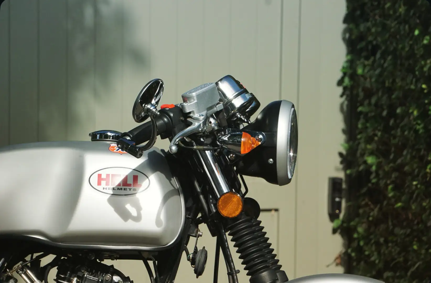 Mash Café Racer Plateado - 2