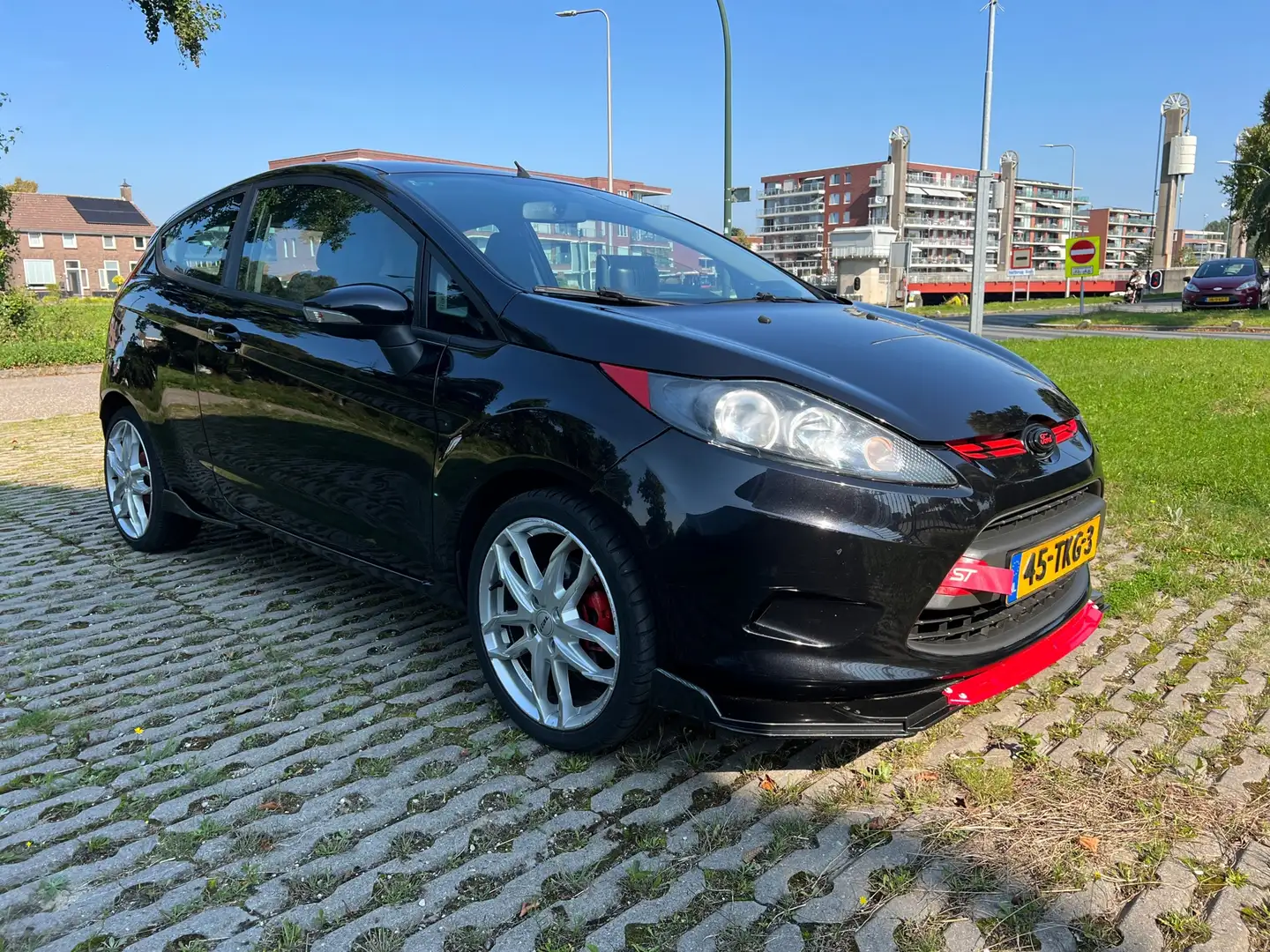 Ford Fiesta 1.25 Ghia / airco Noir - 2