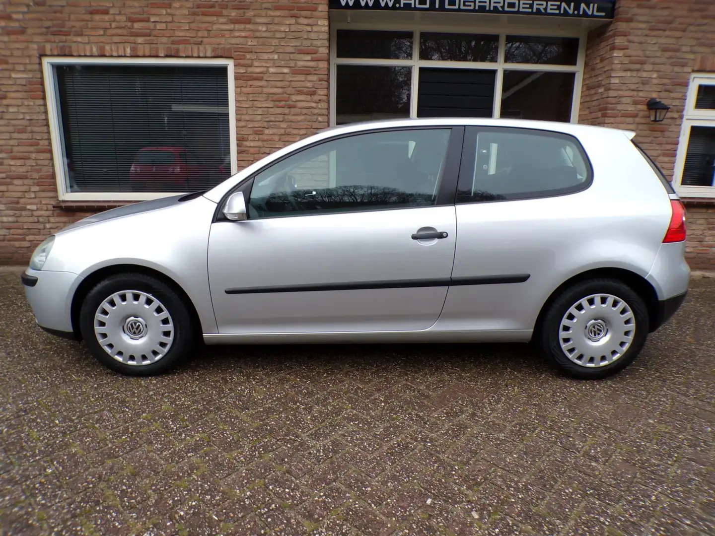 Volkswagen Golf 1.6 FSI Trendline Grau - 2