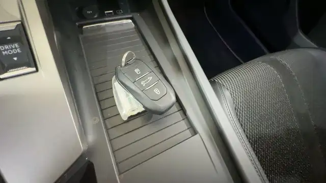 Peugeot 408 view 4
