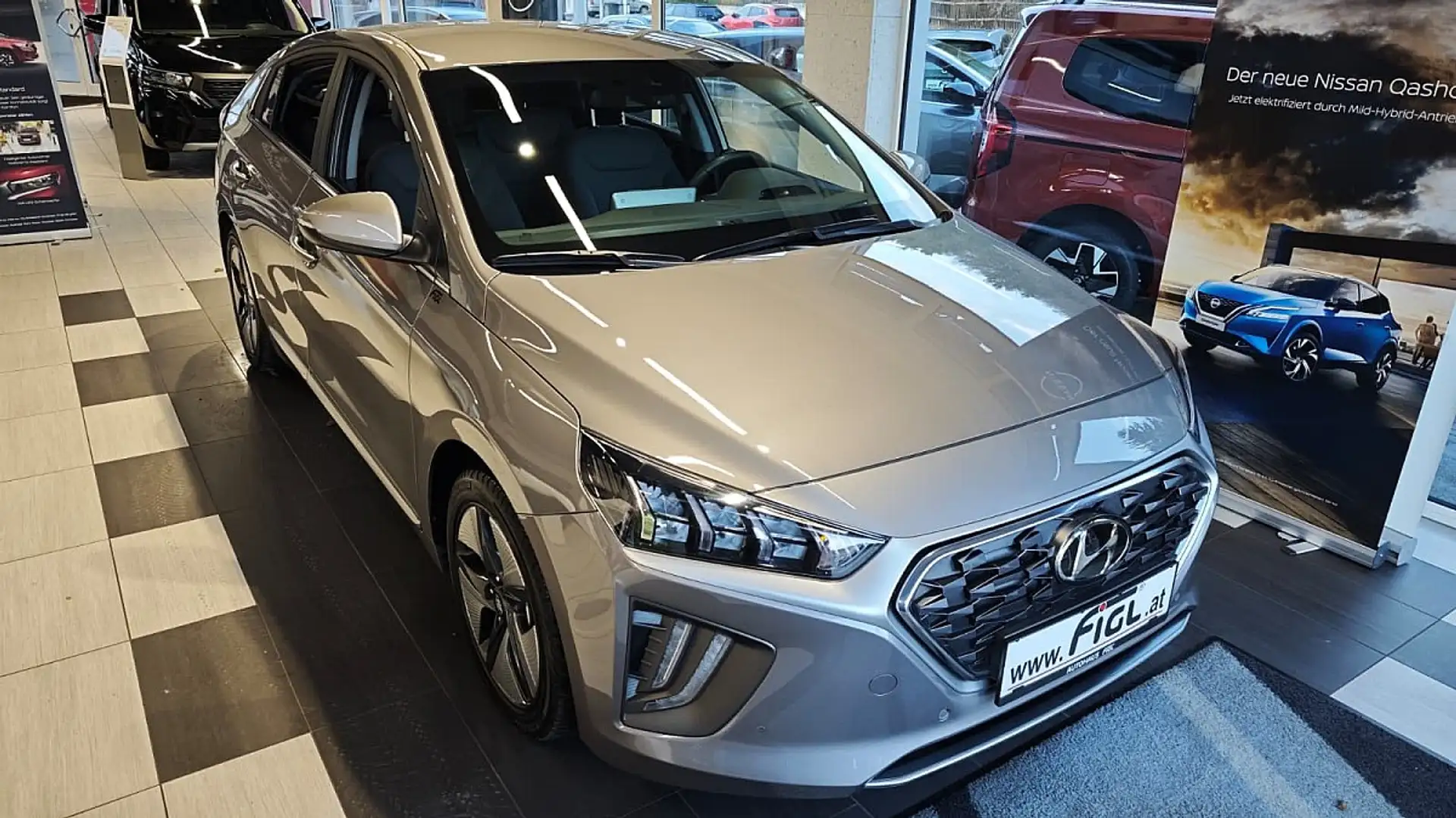 Hyundai IONIQ Ioniq 1,6 GDi Hybrid Level 5 DCT Aut. Grau - 2