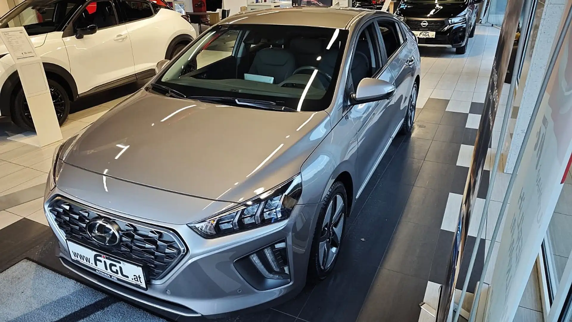 Hyundai IONIQ Ioniq 1,6 GDi Hybrid Level 5 DCT Aut. Grau - 1