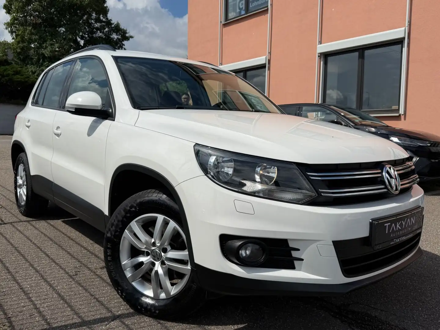 Volkswagen Tiguan Trend & Fun BMT / 1.Hand / NAVI / / SHZ Blanco - 1