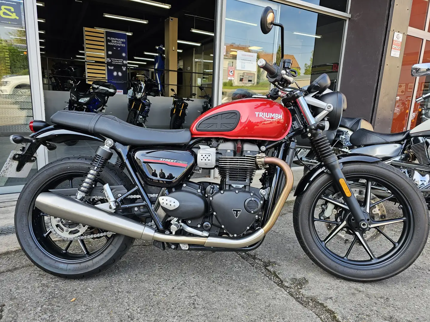 Triumph Street Twin Roşu - 1