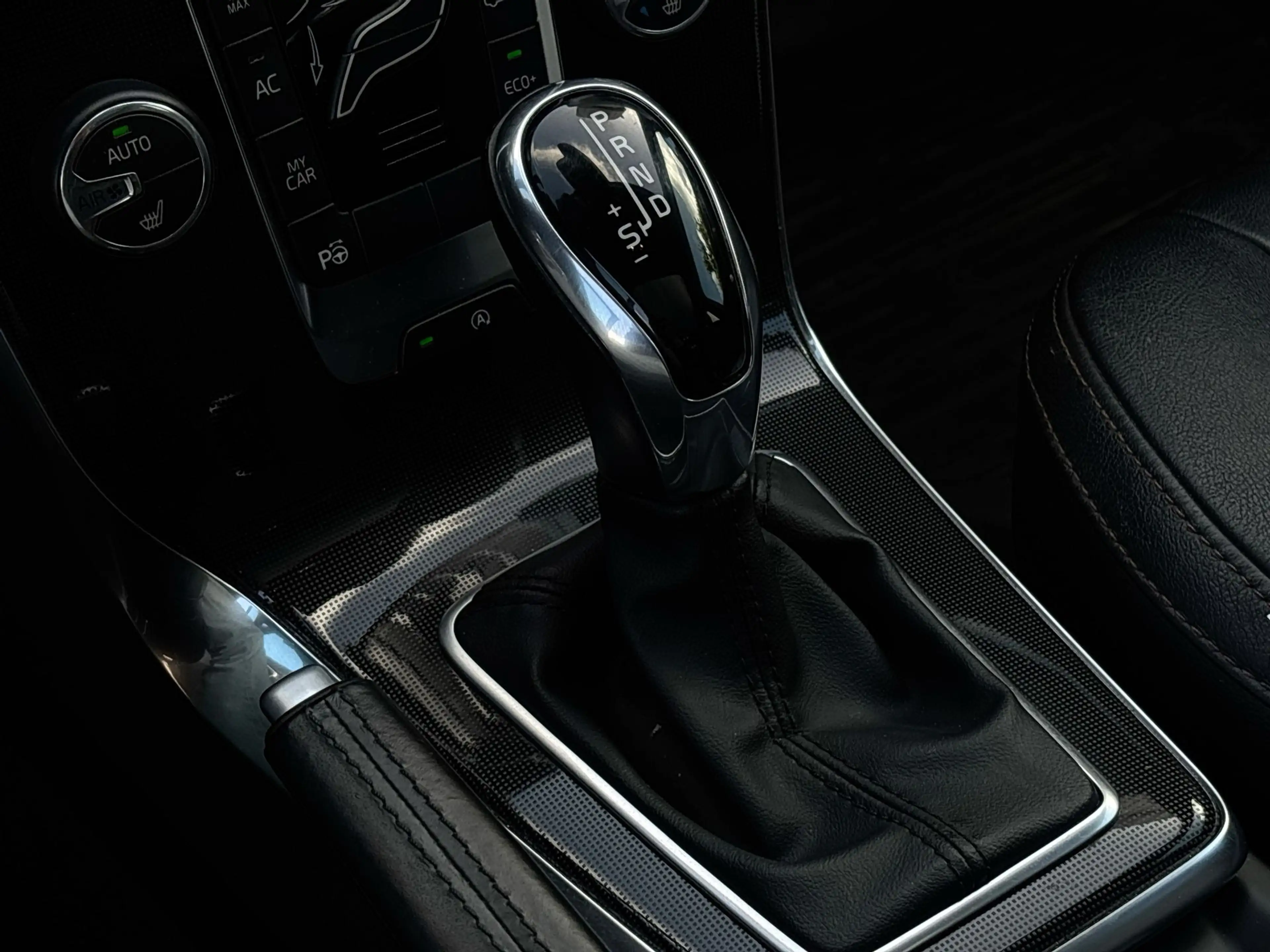 Volvo V40 Cross Country 1.5 T3 Polar+ Luxury |STOELVERW.|TREKHAAK|CLIMA|NA — photo 11