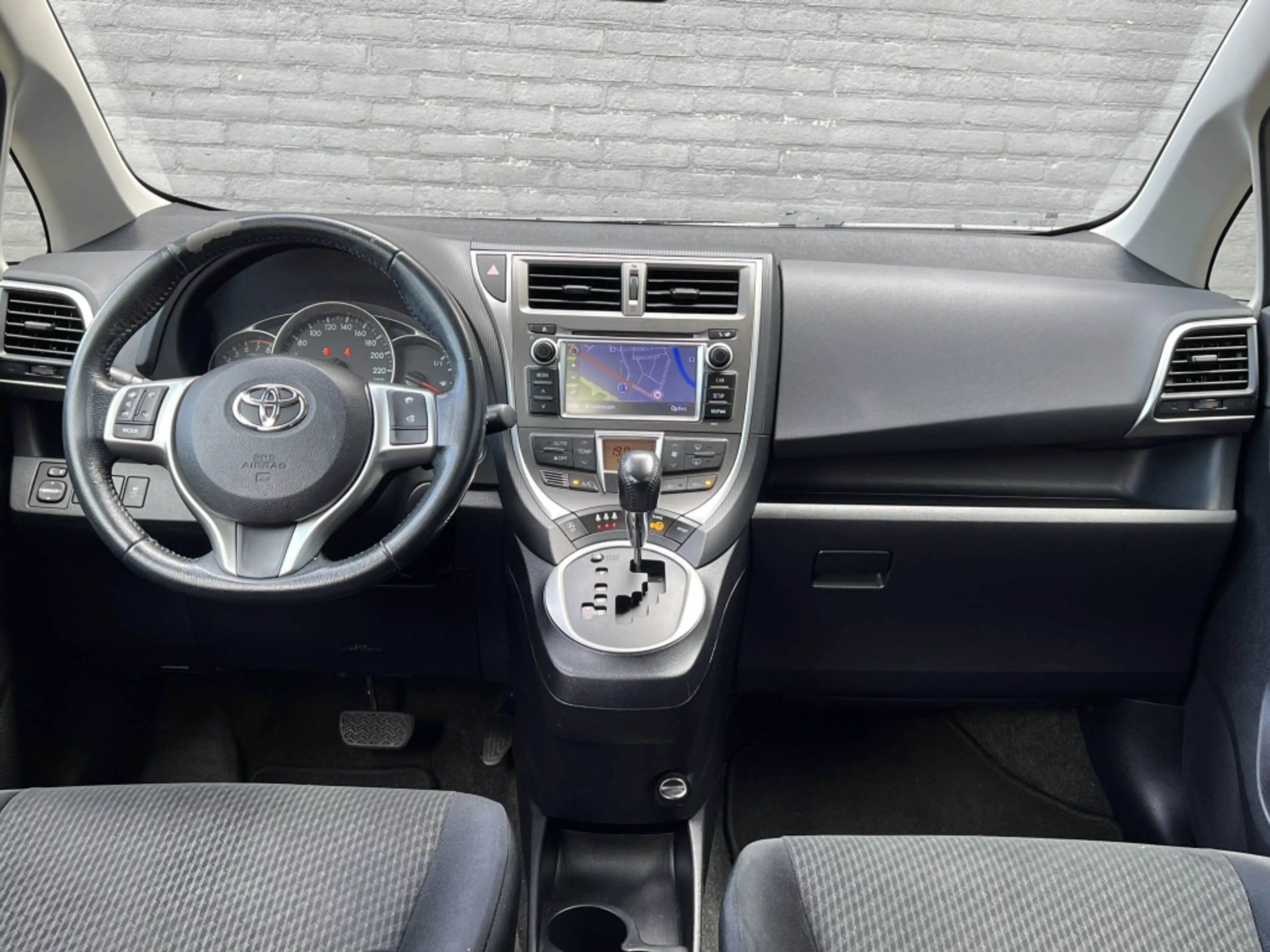 Toyota Verso-S 1.3 VVT-i Dynamic Automaat | NL auto | Navi | Keyl — photo 22