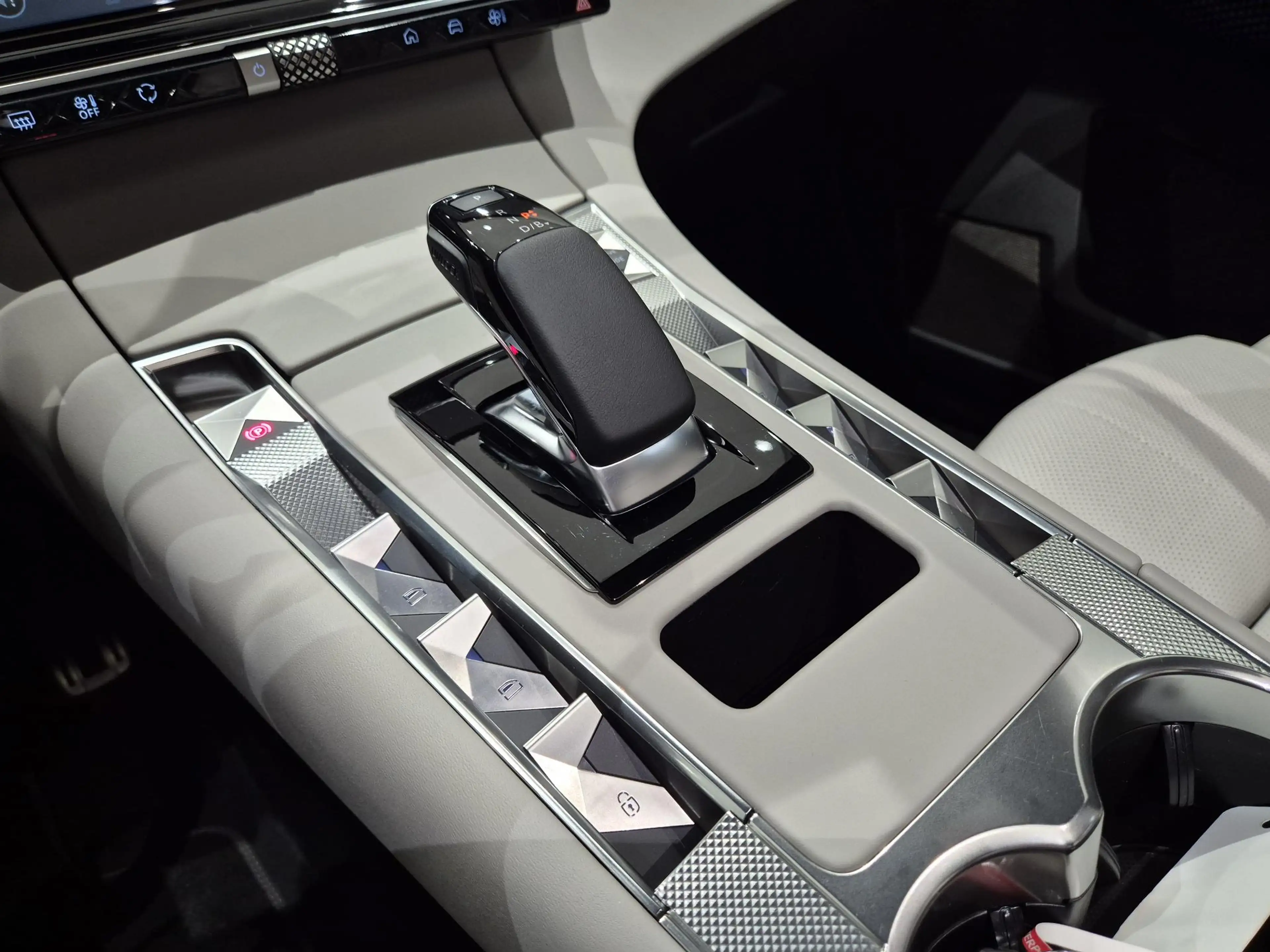 DS Automobiles DS 7 1.6 PHEV 300 4x4 Etoile | Panoramadak | Leder | Tr — photo 23
