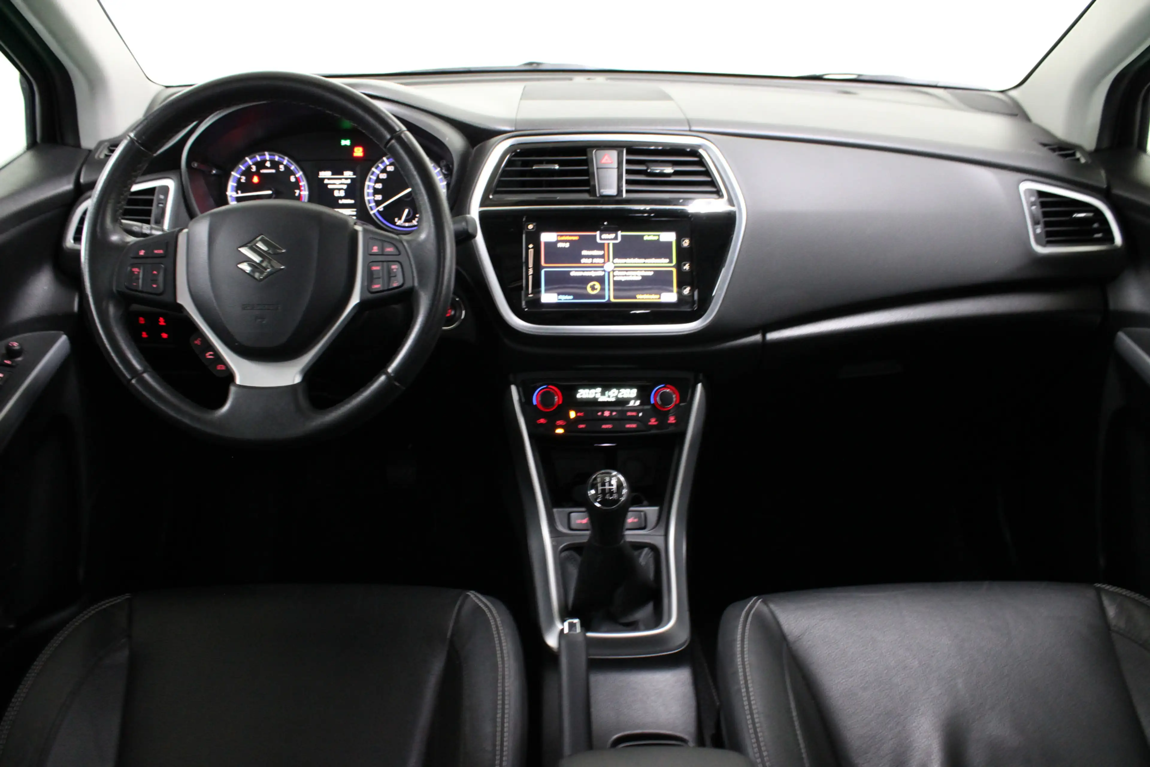 Suzuki S-Cross 1.0 Boosterjet High Executive / Pano. / Trekhaak a — photo 7