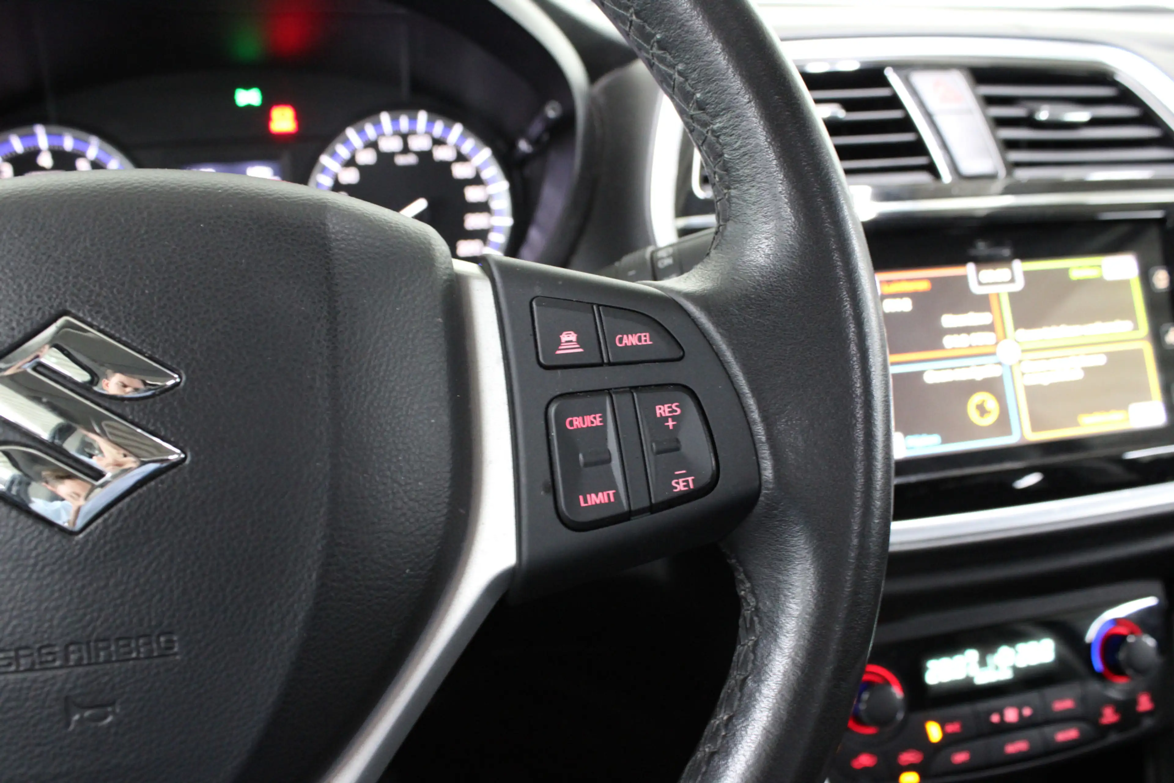 Suzuki S-Cross 1.0 Boosterjet High Executive / Pano. / Trekhaak a — photo 14