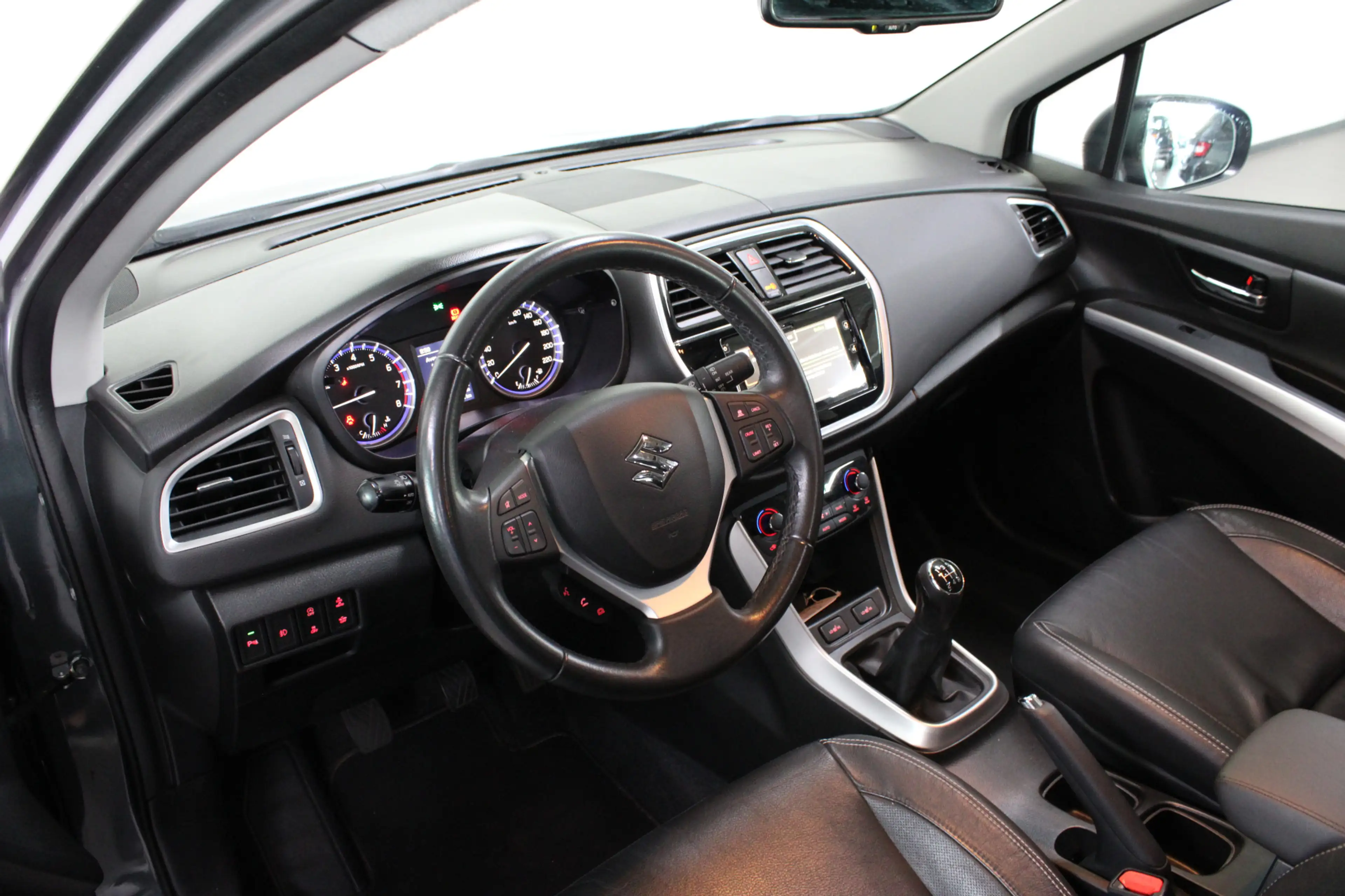 Suzuki S-Cross 1.0 Boosterjet High Executive / Pano. / Trekhaak a — photo 5