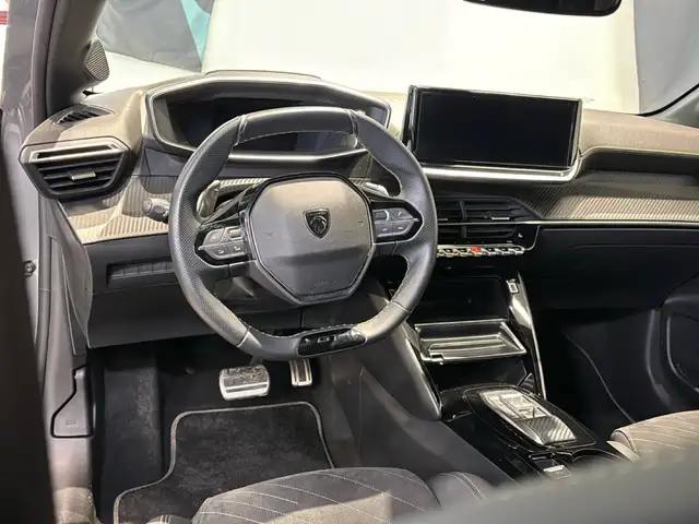 Peugeot 208 view 11