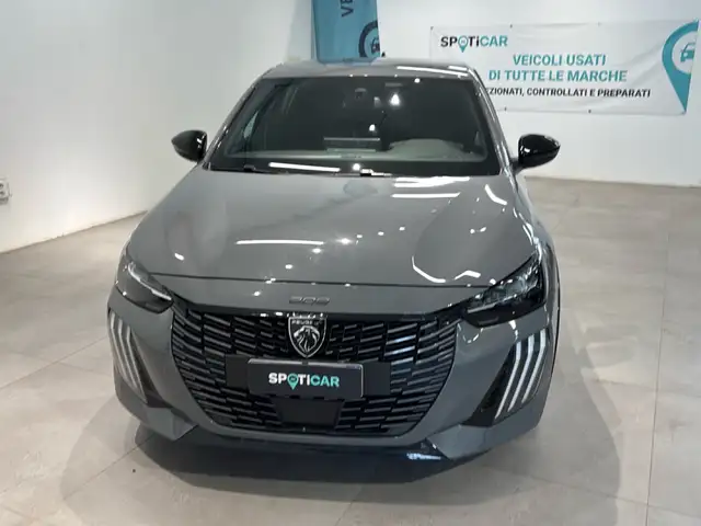 Peugeot 208 view 2